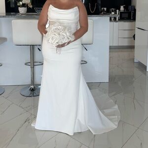Elegant White Strapless Wedding Dress